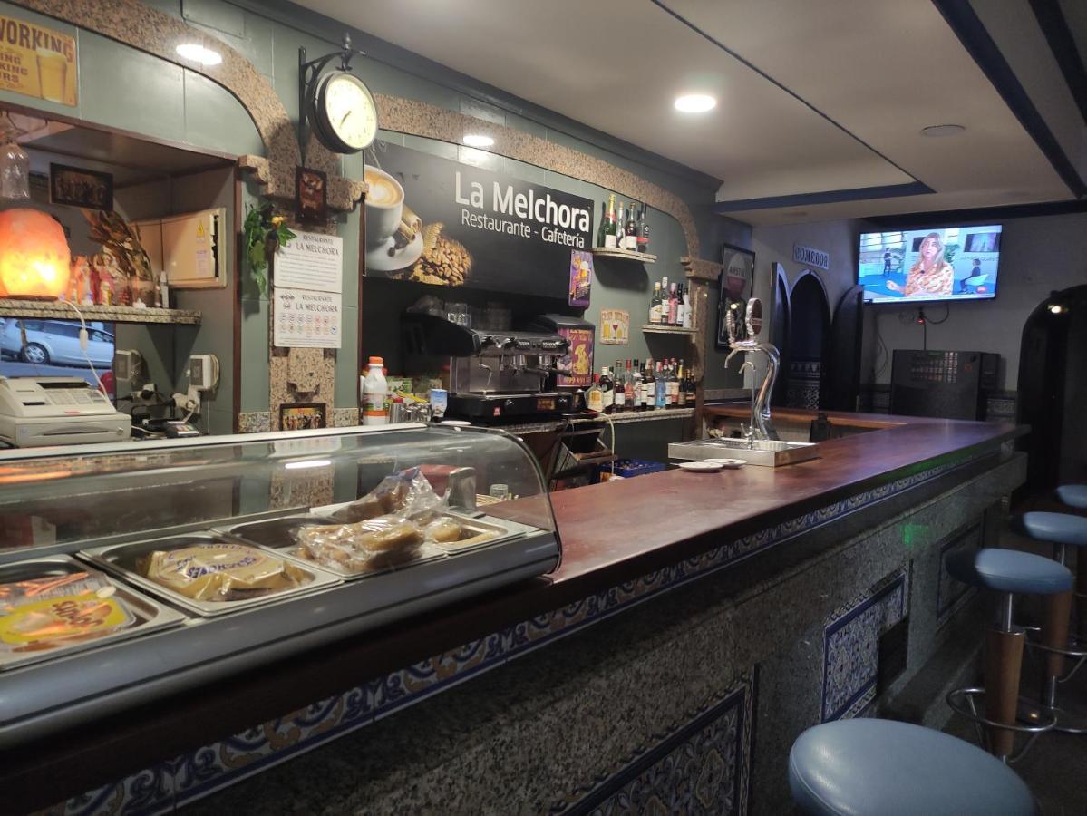 Hostal Restaurante Bar Cafeteria La Melchora 포사다스 외부 사진