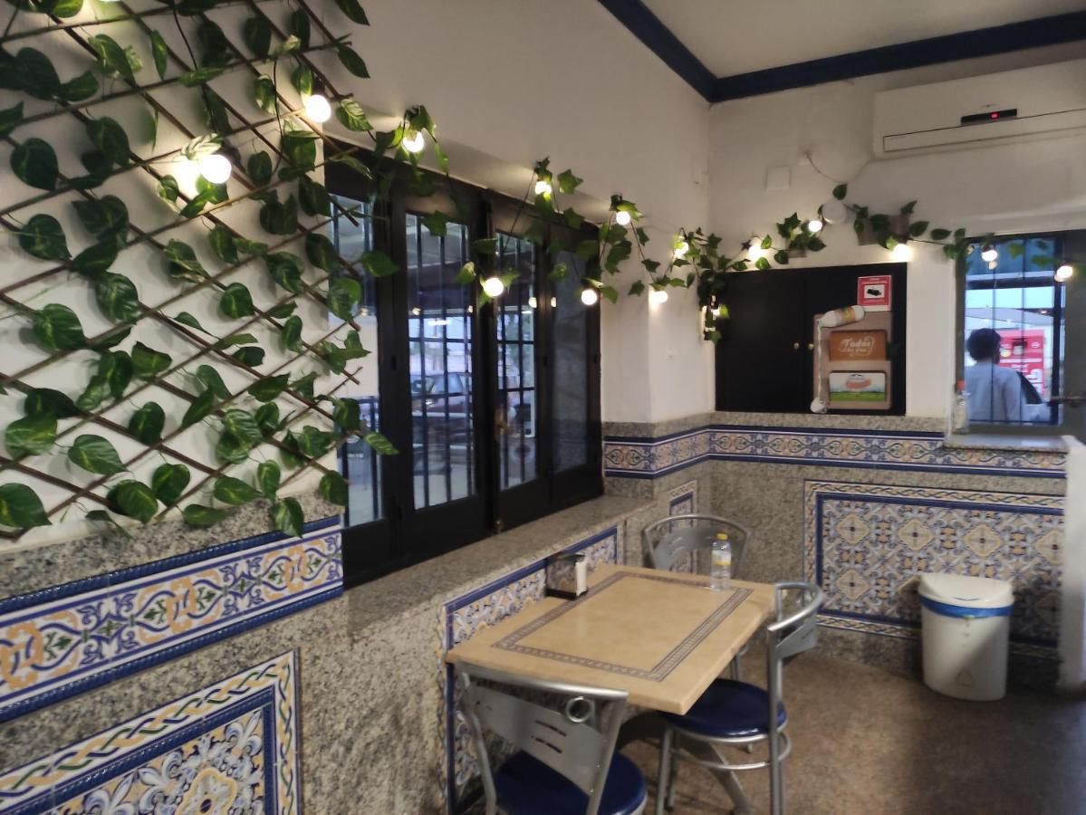 Hostal Restaurante Bar Cafeteria La Melchora 포사다스 외부 사진