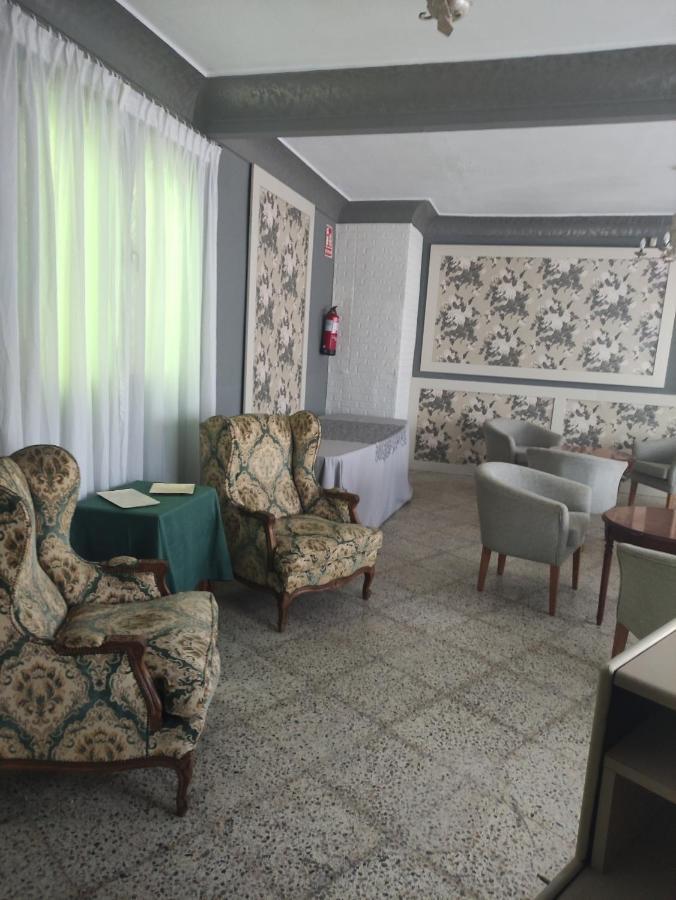 Hostal Restaurante Bar Cafeteria La Melchora 포사다스 외부 사진